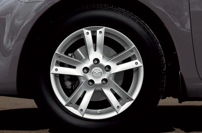 Jante de liga leve (HB de 5 portas, CS de 4 portas)