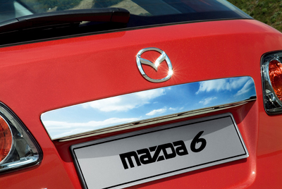 Guarnição do puxador da tampa do p/bagagens (HB de 5 portas)