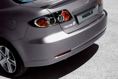 P/choques traseiro aerodinâmico (HB de 5 portas, CS de 4 portas)