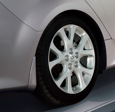 Palas das rodas traseiras (HB de 5 portas, CS de 4 portas)