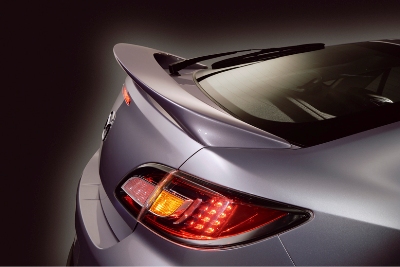 Spoiler traseiro, tipo asa (HB de 5 portas)