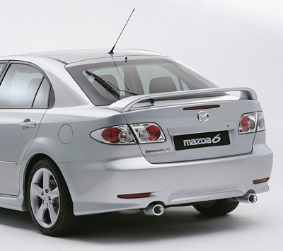 P/choques traseiro aerodinâmico (HB de 5 portas, CS de 4 portas)