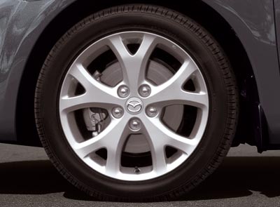 Jante de liga leve (HB de 5 portas, CS de 4 portas)