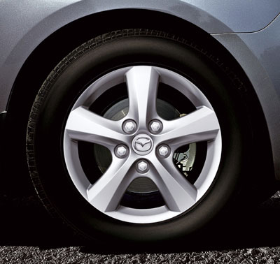 Jante de liga leve (HB de 5 portas, CS de 4 portas)